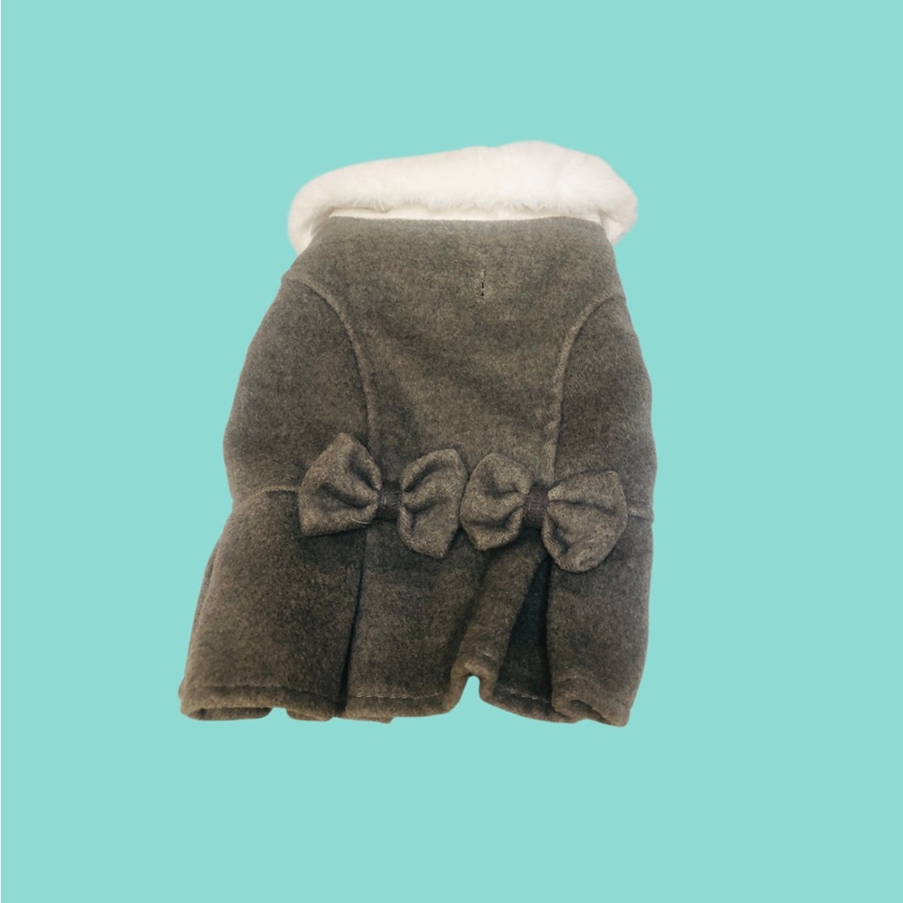 Chic Gray TOP PAW Coat with 2 Bows and White Fur Collar